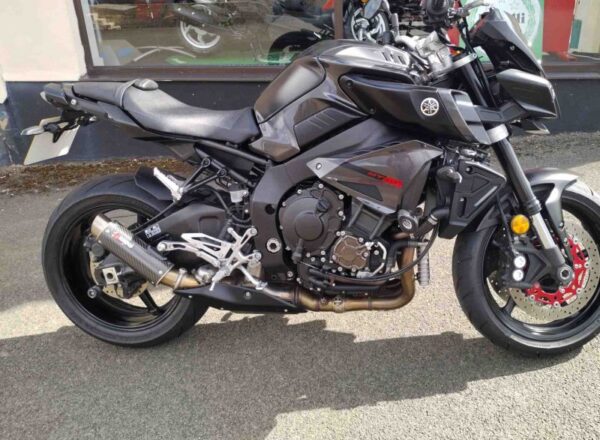 2017 YAMAHA MT10 BLACK